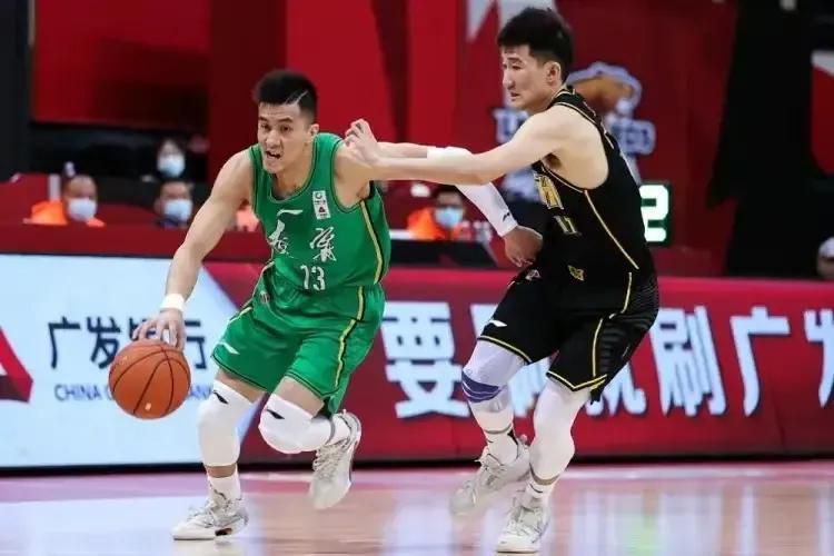 03:30NBA丹佛掘金VS金州勇士，掘金以连胜结束自己的客场之旅，此役将回到主场作战，球队主战向来十分强势，而勇士虽然近况出色，但他们本赛季在客场的战斗力较为羸弱，本场比赛能否在客场拼得一线生机？06:00NBA洛杉矶湖人VS波士顿凯尔特人，经典的黄绿大战不一样的场面对决，湖人上一战虽然取胜，但他们近况不佳，而凯尔特人连战连捷，偶尔的输球瑕不掩瑜，且他们客战胜率达到5成以上，此役湖人主战会遇到不小的挑战。